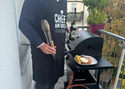 Jörg beim Grillen